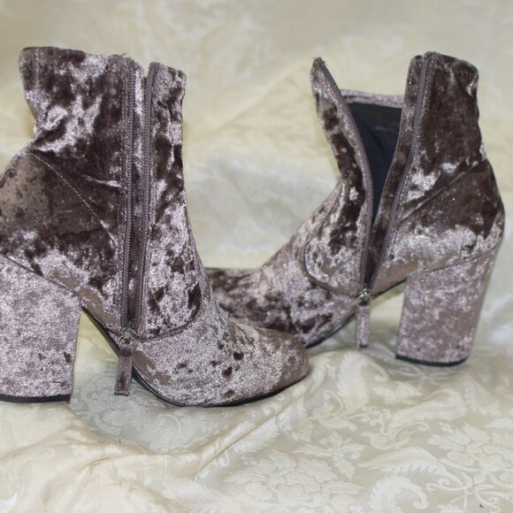 Steve Madden Velvet Booties Size 7.5 - Picture 12 of 13